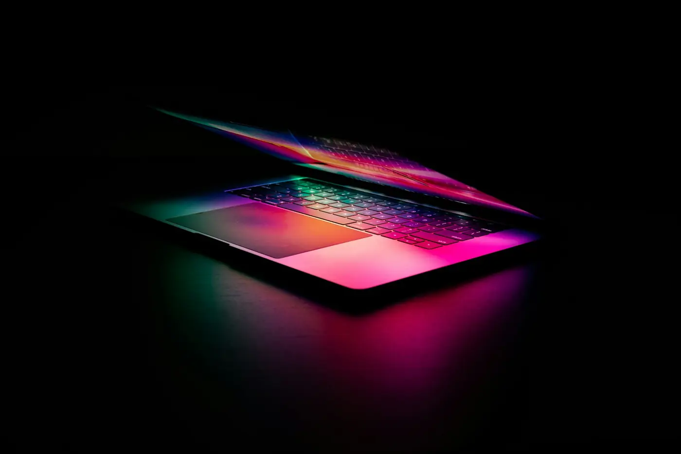 Laptop con teclado iluminado